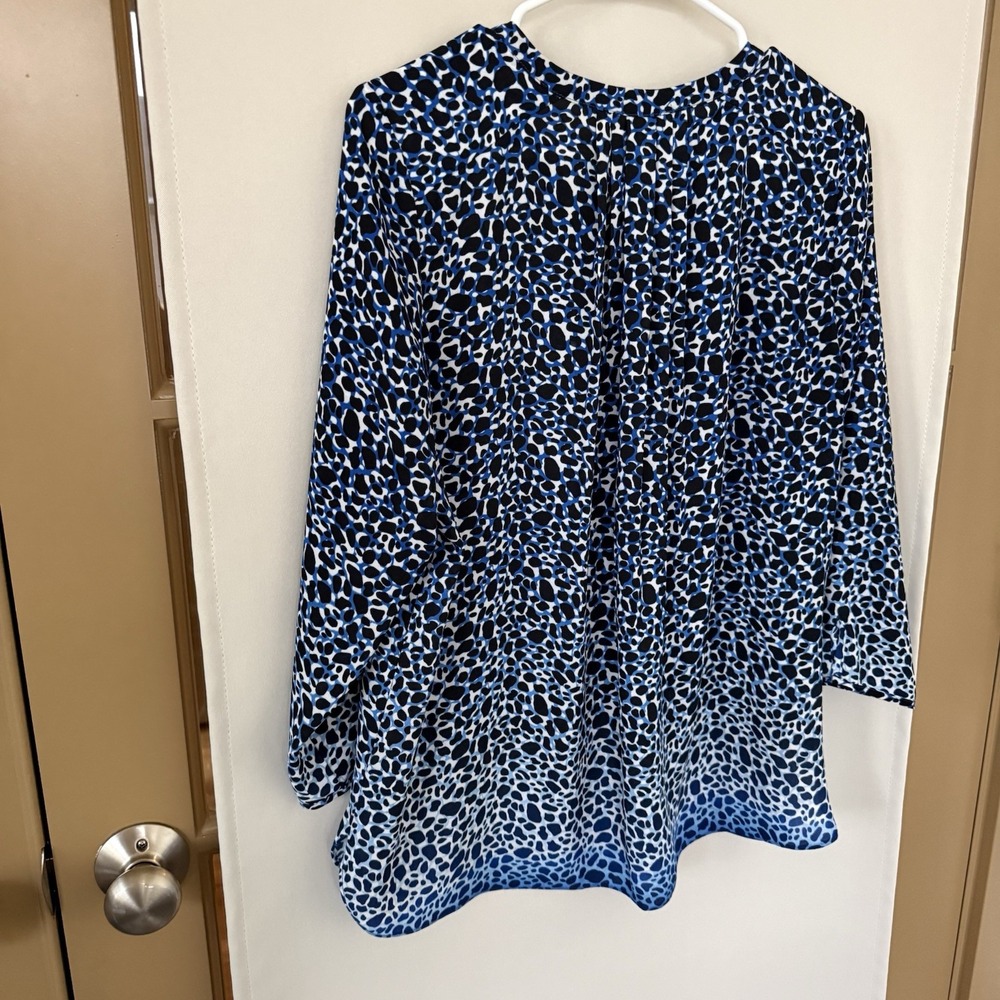 Curves360‎ By NYDJ Womens Medium Blue White 3/4 Sleeve V-Neck Button Blouse Top - Picture 3 of 6